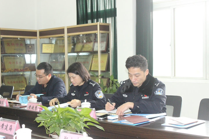 溫州市公安局治安支隊(duì)領(lǐng)導(dǎo)蒞臨溫州市保安職業(yè)學(xué)校、溫州國泰保安服務(wù)有限公司調(diào)研檢查指導(dǎo)工作